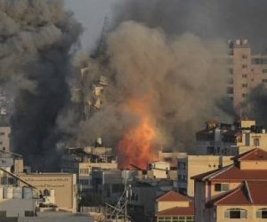 اسرائیلی حملوں میں 103 فلسطینی شہید ، 580 زخمی، ہزاروں بے گھر ، سرحد پر اسرائیلی فوج جمع