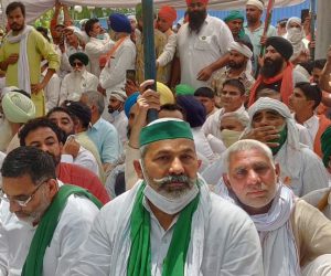 کسان تحریک: ’حکومت نے جب 6 مہینے تک سماعت نہیں کی، تو ہم نے ترنگے کی جگہ سیاہ پرچم تھام لیا‘