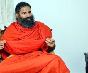 بابا رام دیو پر ایک اور مصیبت، این ایس یو آئی نے درج کرائی ایف آئی آر