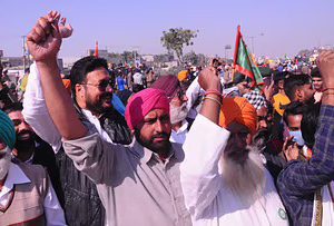 کھٹر نے کہا ہریانہ میں کورونا پھیلاؤ کے لئے کسان تحریک ذمہ دار، کرناٹک اور دہلی میں کیا تھی وجہ!