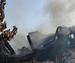 کشمیر میں خوفناک آتشزدگی، 5 دکانیں، 3 گودام، 40 سبزی کے ریڑھے خاکستر