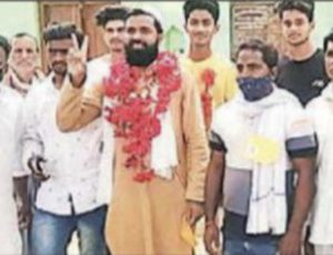 ایودھیا: ہندو اکثریتی گاؤں میں پنچایت الیکشن جیت کر حافظ عظیم الدین نے کیا حیران