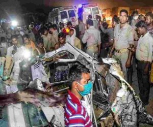 کانپور میں زبردست سڑک حادثہ، پل سے نیچے گری بس، 17لوگوں کی موت، وزیر اعظم کا اظہارِ افسوس 
