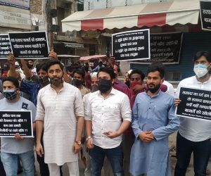 دہلی: لاک ڈاؤن کے خلاف پریشان حال تاجروں کا زبردست مظاہرہ، لگائے گئے فلک شگاف نعرے