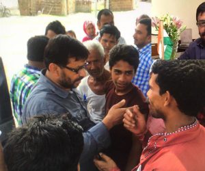 ترقیاتی کام کروانے کے لئے ایم پی، ایم ایل اے بننے کی ضرورت نہیں، صحافی منے بھارتی کے جذبے نے گاؤں میں اسپتال، اسکول، سڑک تعمیر کروا ڈالا