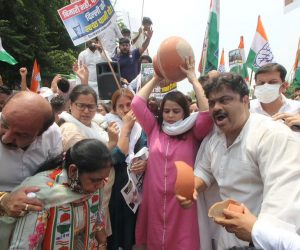 پانی بحران کے خلاف دہلی کانگریس کا کیجریوال کی رہائش کے باہر زبردست مظاہرہ