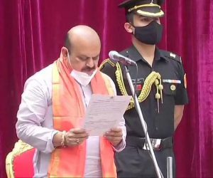 بسوراج بومئی کی نئے وزیر اعلیٰ کے طور پر حلف برداری، یدی یورپا کی جگہ سنبھالی کرناٹک کی کمان