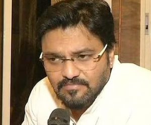 مودی کابینہ سے ہٹائے گئے شعلہ بیان لیڈر بابل سپریو نے سیاست کو کہا الوداع!