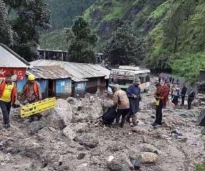 بادل پھٹنے، پہاڑ، زمین کھسکنے، سیلاب، طوفان اور تباہی کے مختلف مناظر پوری دنیا میں بلا سبب نہیں ہے