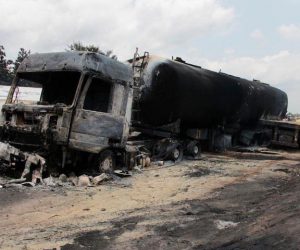 افریقی ملک کانگو میں آئل ٹینکر اور مسافر بس میں خوفناک تصادم سے لگی آگ ، 30 افراد ہلاک، متعدد زخمی