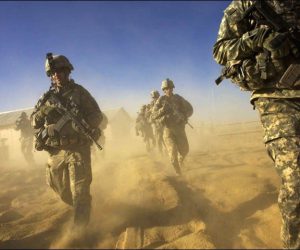 امریکا نے اپنے سفارت کاروں اور عملے کو نکالنے کے لئے تین ہزار فوجی افغانستان بھیجنے کا لیا فیصلہ