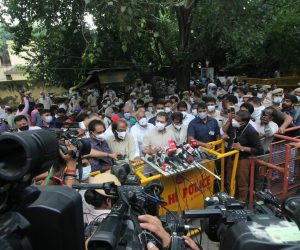 کسانوں کی حمایت میں اپوزیشن کا جنتر-منتر پر مظاہرہ، راہل گاندھی نے لگائے نعرے