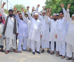 ثمر فروش شاہنواز پر حملہ کرنے والوں کو گرفتار نہیں کئے جانے پر لوگوں میں غصہ، ایس ایس پی دفتر کے سامنے مظاہرہ کرنے کی دی دھمکی