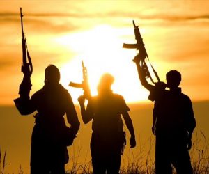 امریکہ اور برطانیہ نے اپنے شہریوں کو افغانستان سے نکل جانے کی دی ہدایت