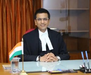 حکومت پر زیادہ بھروسہ نامناسب، دانشور طبقہ جھوٹ کا پردہ فاش کرے: سپریم کورٹ جج