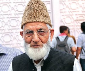 کشمیر: سید علی شاہ گیلانی سپردِ خاک، وادی میں احتیاطاً انٹرنیٹ خدمات معطل