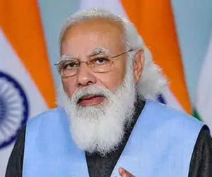 پی ایم مودی کی سالگرہ پر شیوسینا کا طنز، پوچھا – مہنگائی کم کرنے والا کیک کب کاٹیں گے؟