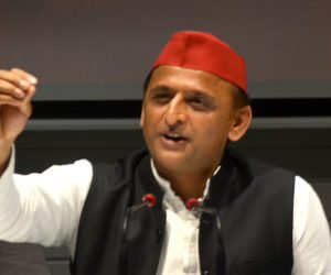 وزیر اعلیٰ یوگی آدتیہ ناتھ پر اکھلیش یادو کا طنز- دیکھنا ہے جنتا انہیں پہلے ہٹاتی ہے یا ان کے اپنے!