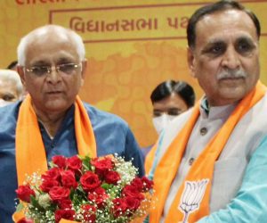 گجرات: کابینہ تشکیل سے قبل بی جے پی میں زبردست بغاوت، حلف برداری ملتوی