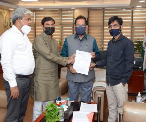 لنچنگ کے مسائل کو لے کر حکومت سنجیدہ ہے  سالوں سال اپنے ناکردہ گناہوں کی جیلوں میں سزا کاٹنے والے نوجوانوں کے مسائل پر حکومت سے بات کریں گے: مختار عباس نقوی کی قومی تنظیم دہلی پردیش کو یقین دہانی