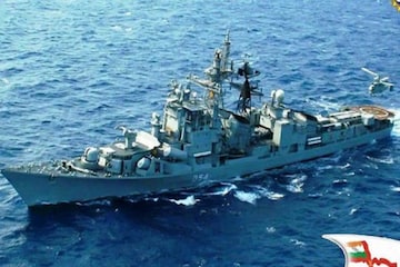 ہندوستانی بحریہ کی جنگی جہاز آئی این ایس رنویر پر زور دار دھماکہ، تین فوجی شہید، متعدد زخمی