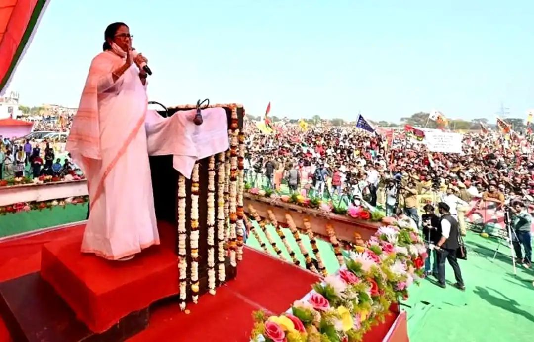 گنگا میں لاشیں بہانے والوں کو نکال باہر کرنے کی ممتا نے کی عوام سے اپیل