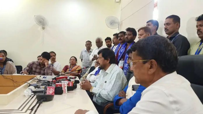 n3803419541650835580425c4173f0420b27e315d7d96a42f8f7d88eee444054df46e7d5115b303ae05ee12