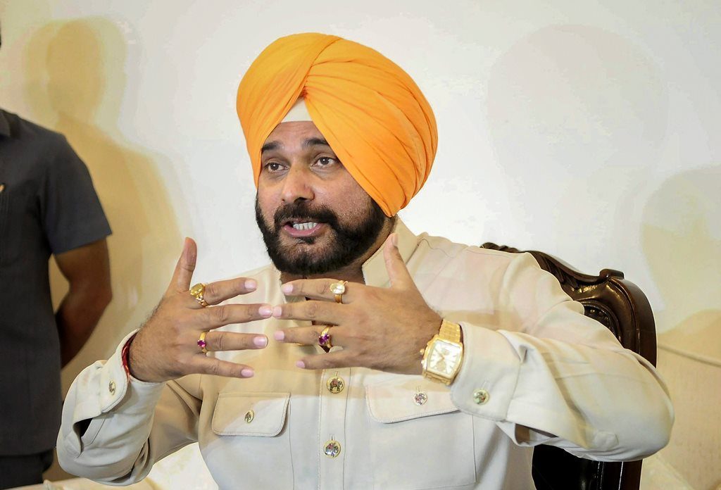 نوجوت سنگھ سدھو کو 34 سال پرانے معاملہ ایک سال قید کی سزا