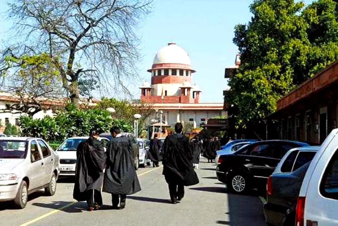 مہاراشٹر بحران: شیوسینا نے فلور ٹیسٹ کے فیصلے کو سپریم کورٹ میں کیا چیلنج، شام 5 بجے ہوگی سماعت