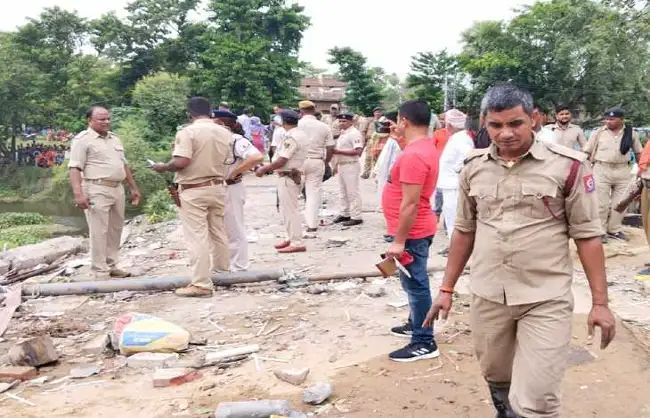 بہار: چھپرہ میں پٹاخہ فیکٹری میں زوردار دھماکہ، تین منزلہ عمارت پوری طرح تباہ ، 3 کی موت