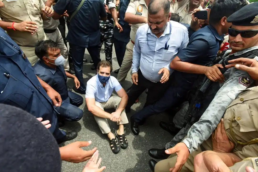 ہمیں گرفتار کرکے بھی خاموش نہیں کرا پاؤگے: راہل گاندھی