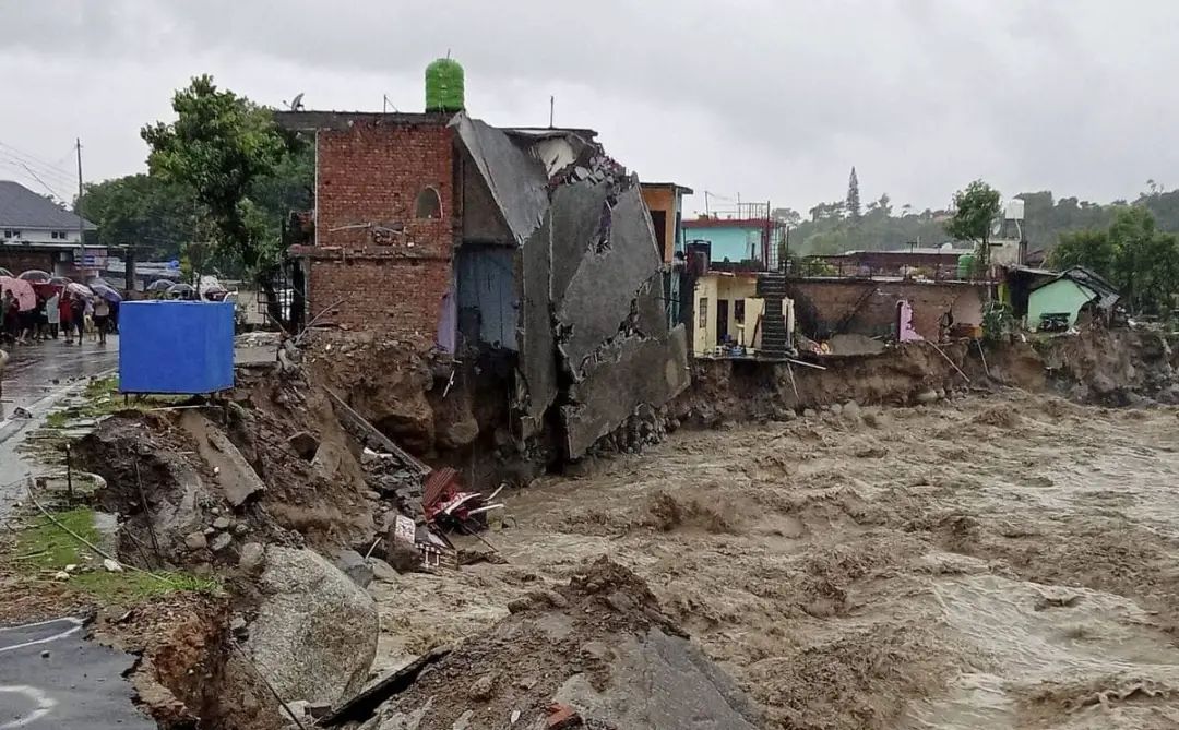 ہماچل پردیش میں بارشوں کے دوران بادل پھٹنے اور زمین کھسکنے سے 22 افراد ہلاک