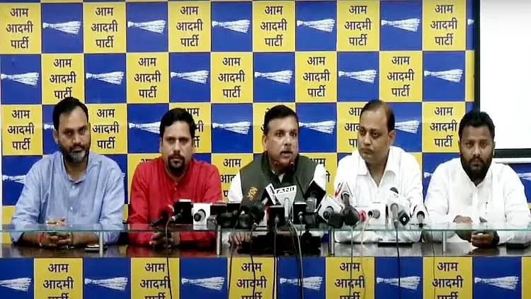 دہلی حکومت کو گرانے کے لئے ارکان اسمبلی کو 20-20 کروڑ کی پیشکش، عآپ کا بی جے پی پر الزام