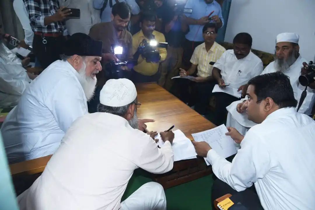 مدارس کا سروے: دارالعلوم ندوۃ العلماء میں دو گھنٹے چلا سروے، افسران نے کئی دستاویزات کھنگالے