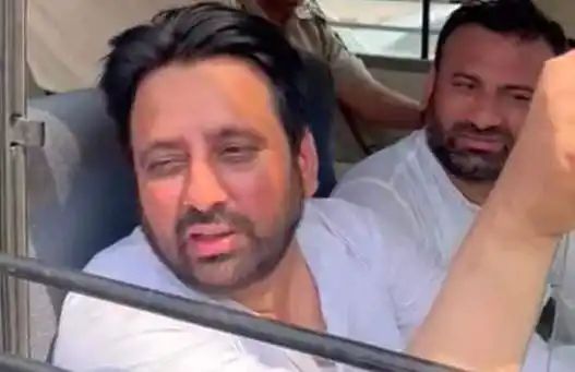 عدالت نے امانت اللہ خان کو 4 دن کے لیے پولیس حراست میں بھیجا، اے سی بی نے کہا ‘اسلحہ اور نقدی امانت اللہ کے ہی ہیں’