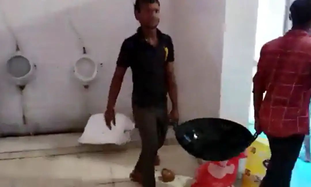 یوپی کے سہارنپور میں شرمناک واقعہ! کھلاڑیوں کو بیت الخلا میں رکھا ہوا کھانا دیا گیا، کھیل افسر معطل