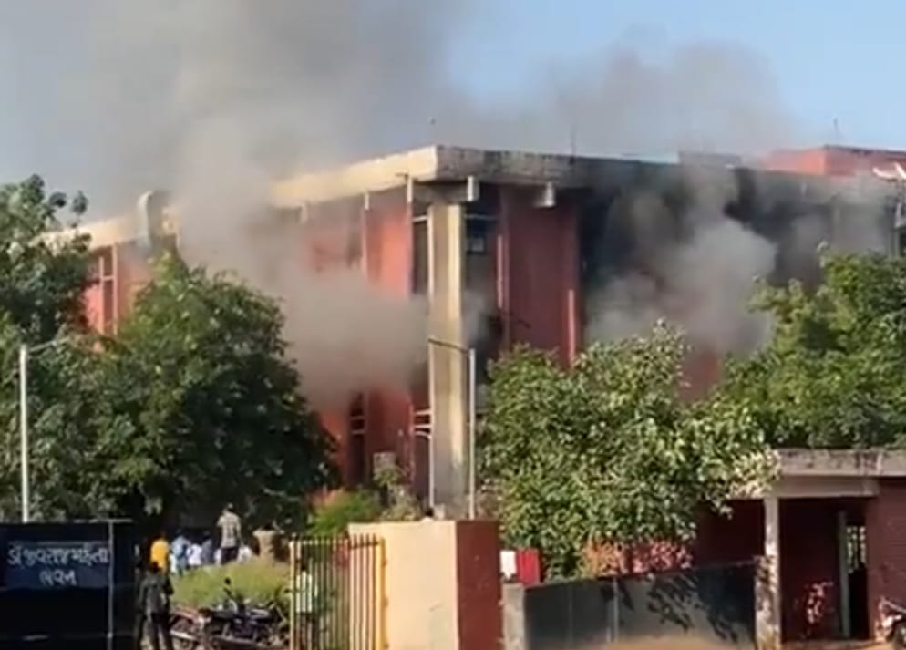 ‘… اور گجرات میں جلنے لگی سرکاری فائلیں’، سکریٹریٹ میں آتشزدگی پر کانگریس کا رد عمل