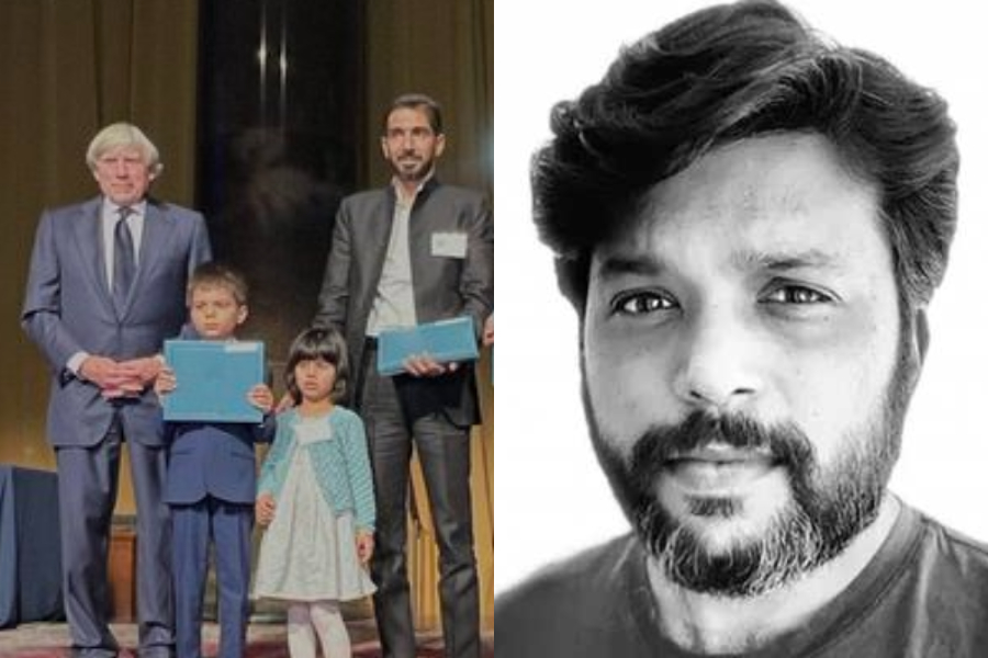 مشہور فوٹو جرنلسٹ مرحوم دانش صدیقی پلتزر ایوارڈ سے سرفراز، ان کے 6 سالہ بیٹے قبول کیا ایوارڈ، نم ہوگئیں سبھی  آنکھیں