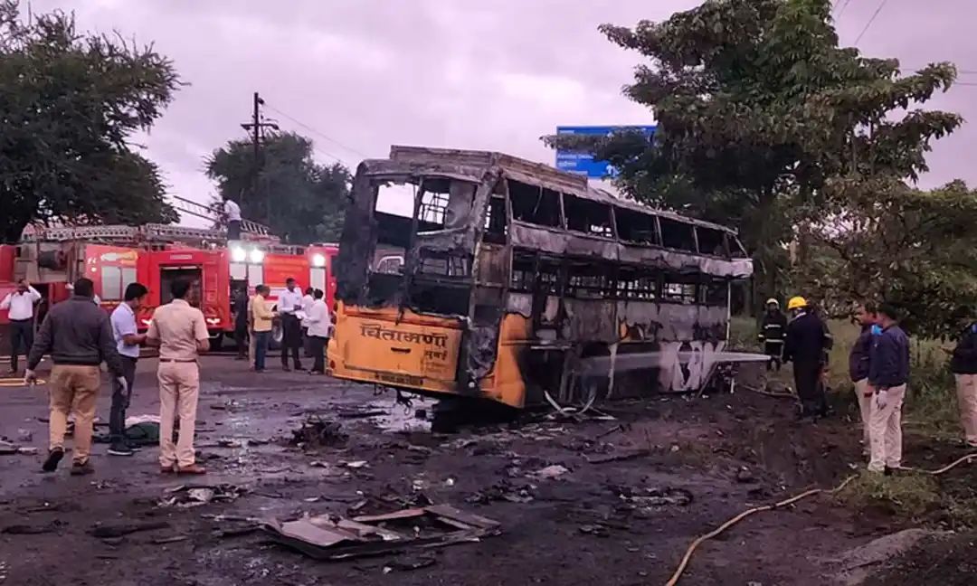 ناسک میں بڑا بس حادثہ، حادثہ میں مرنے والوں کی تعداد 12 پہنچی، صدر جمہوریہ اور وزیر اعظم کا اظہارِ غم