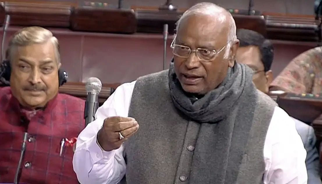 پارلیمنٹ کا سرمائی اجلاس: کھڑگے کا 12 اپوزیشن جماعتوں کے ساتھ احتجاج کا اعلان، چین تنازعہ پر بحث کا مطالبہ