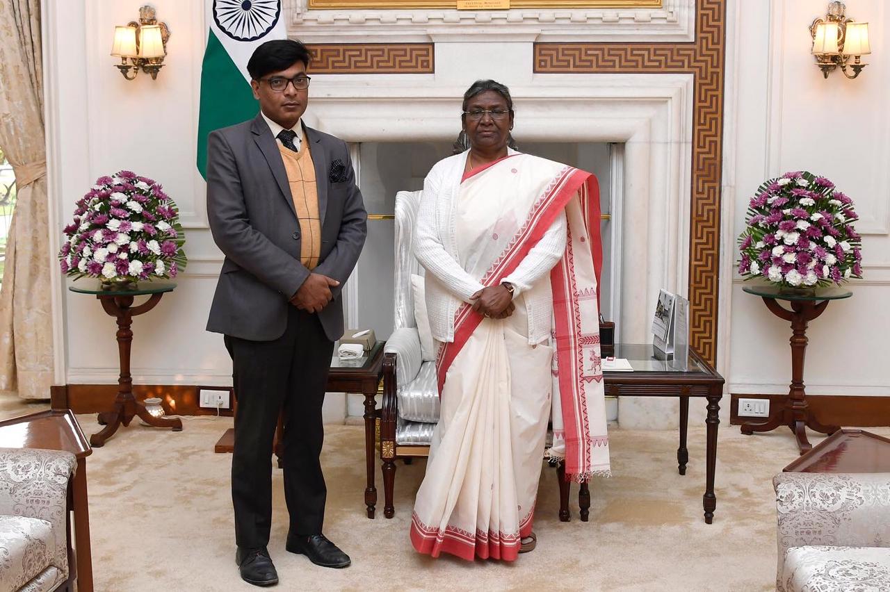 ڈاکٹر رقیب عالم، اسسٹنٹ پروفیسر، یونیورسٹی پولی ٹیکنیک، جامعہ ملیہ اسلامیہ (جے ایم آئی) نے 13 جنوری 2023 کو نئی دہلی میں صدر جمہوریہ ہند محترمہ دروپدی مرمو سے ملاقات کی