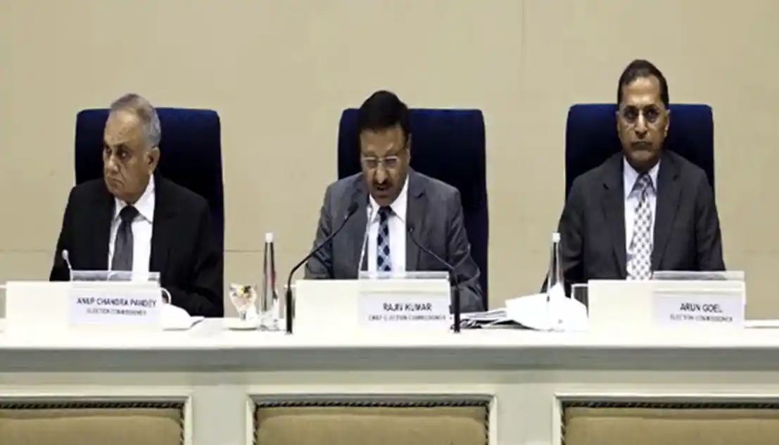 کرناٹک اسمبلی انتخابات کی تاریخوں کے اعلان کے لیے الیکشن کمیشن کی پریس کانفرنس شروع