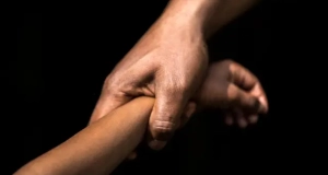 معصوم کے ساتھ اجتماعی زیادتی